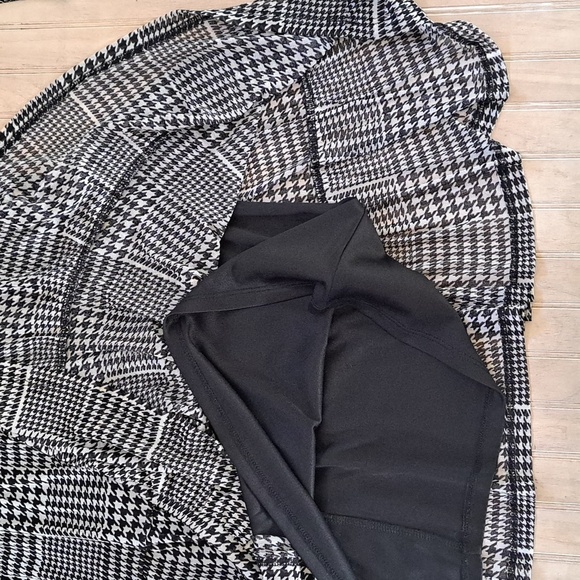 Lily Rose Houndstooth Tiered A-Line Flowy Stretch Chic Long Sleeve Mini Dress - Picture 7 of 12